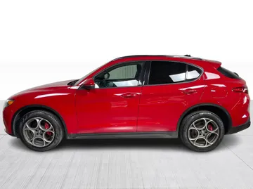 2023 Alfa Romeo Stelvio - image 4