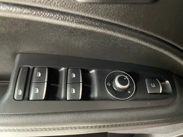 2023 Alfa Romeo Stelvio - image 28