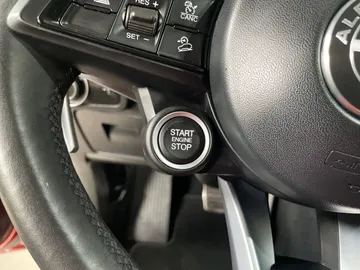 2023 Alfa Romeo Stelvio - image 27