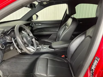 2023 Alfa Romeo Stelvio - image 10
