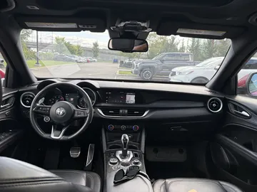 2022 Alfa Romeo Stelvio - image 7