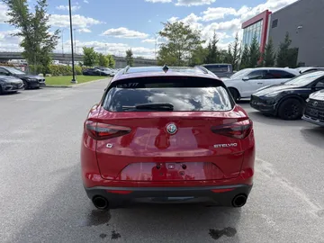 2022 Alfa Romeo Stelvio - image 6
