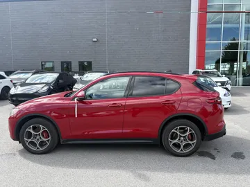 2022 Alfa Romeo Stelvio - image 4