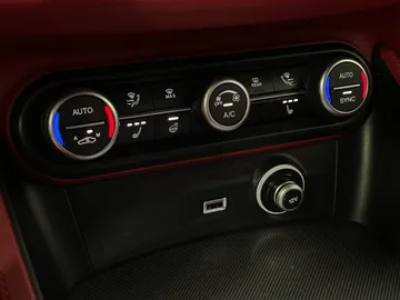 2020 Alfa Romeo Stelvio - image 23