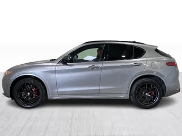 2020 Alfa Romeo Stelvio - image 11