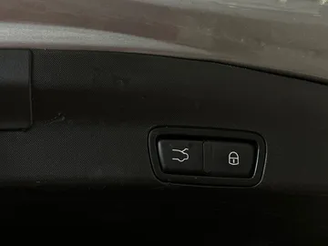 2020 Alfa Romeo Stelvio - image 34