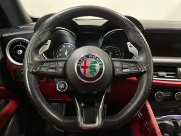 2020 Alfa Romeo Stelvio - image 25