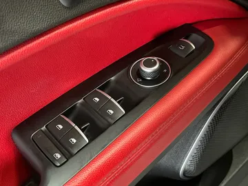 2020 Alfa Romeo Stelvio - image 24