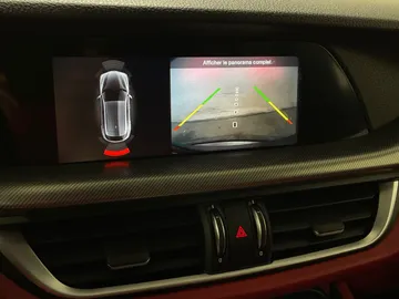 2020 Alfa Romeo Stelvio - image 22