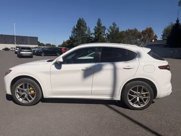 2021 Alfa Romeo Stelvio - image 4