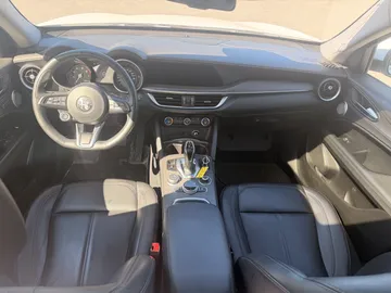 2021 Alfa Romeo Stelvio - image 9