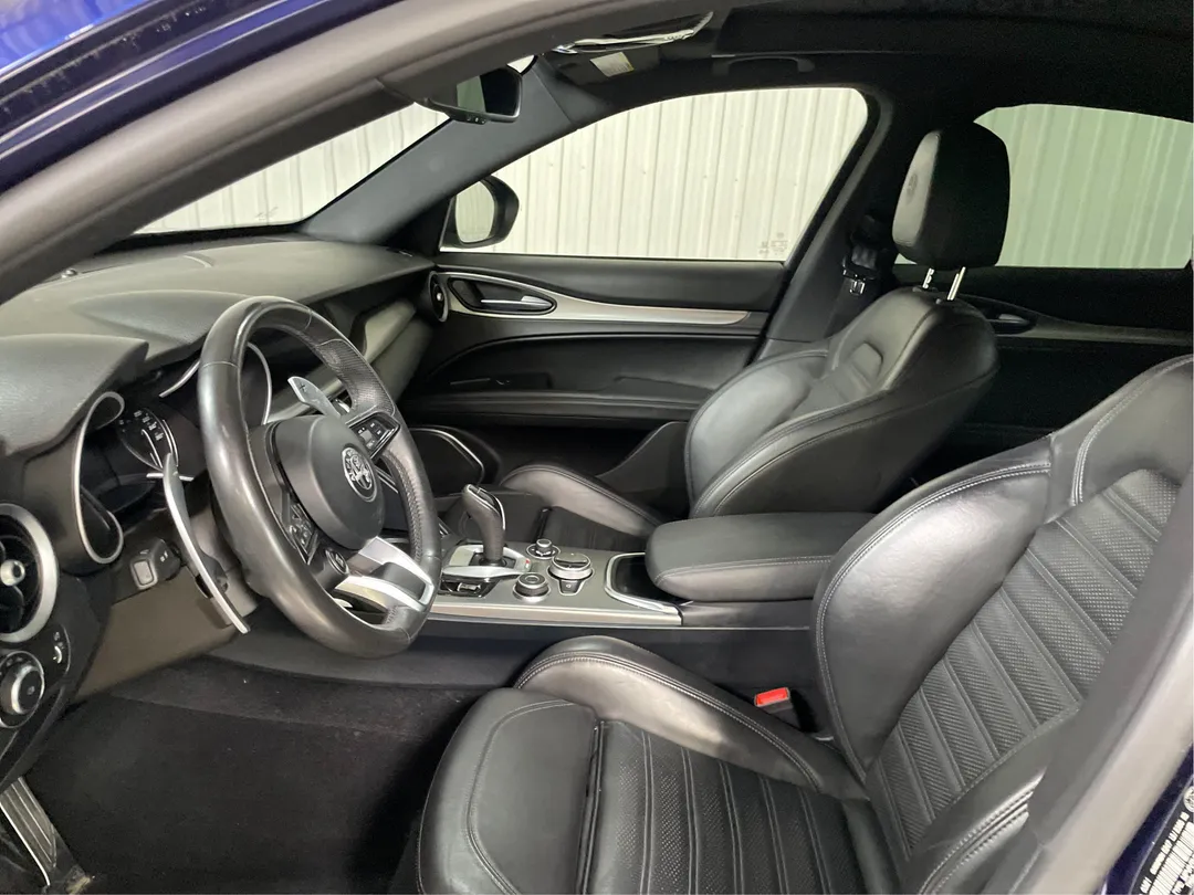 2021 Alfa Romeo Stelvio — photo 3