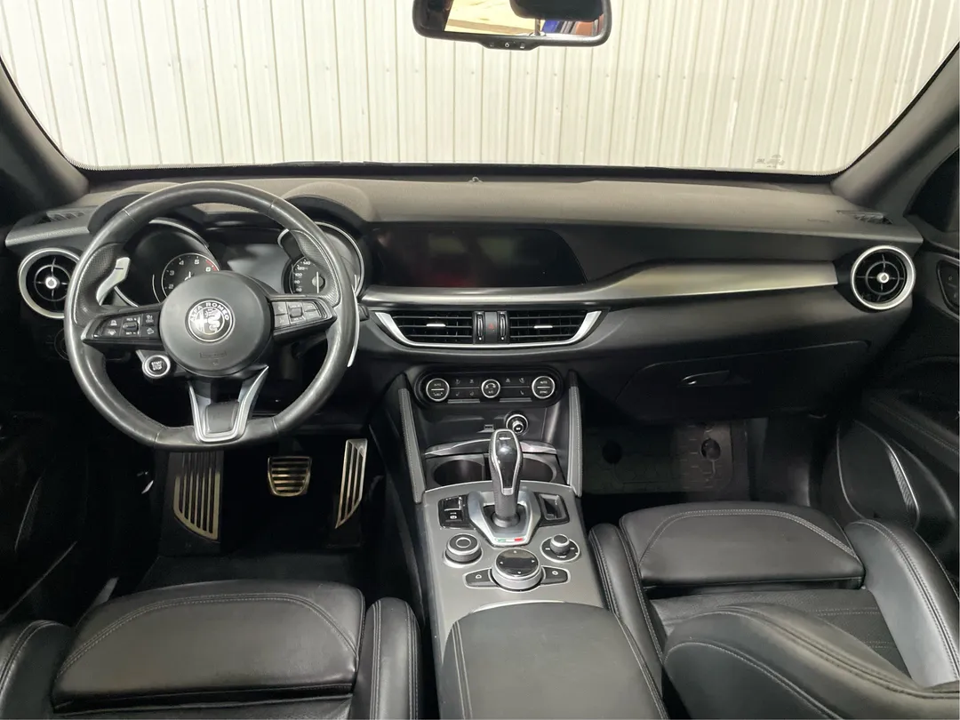 2021 Alfa Romeo Stelvio — photo 4