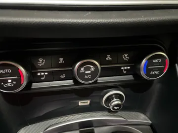 2021 Alfa Romeo Stelvio - image 26