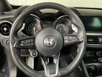 2021 Alfa Romeo Stelvio - image 18