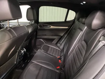 2021 Alfa Romeo Stelvio - image 15