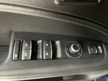 2021 Alfa Romeo Stelvio - image 28