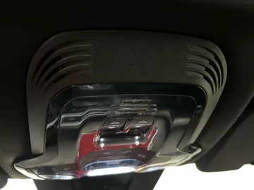 2021 Alfa Romeo Stelvio - image 16