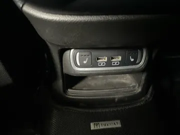2021 Alfa Romeo Stelvio - image 29
