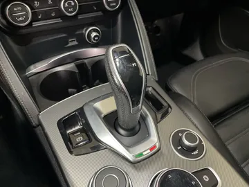 2021 Alfa Romeo Stelvio - image 32