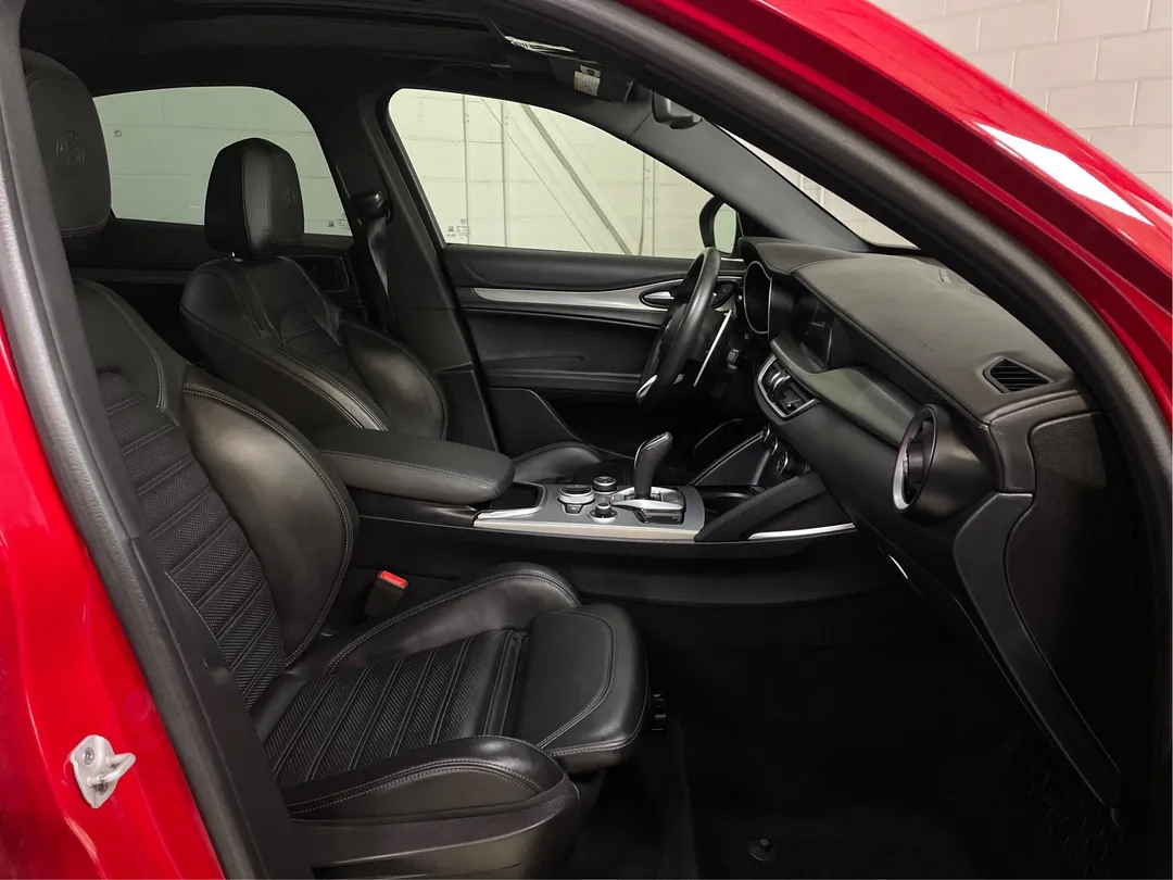 2023 Alfa Romeo Stelvio — photo 3