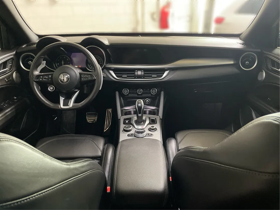 2023 Alfa Romeo Stelvio — photo 4
