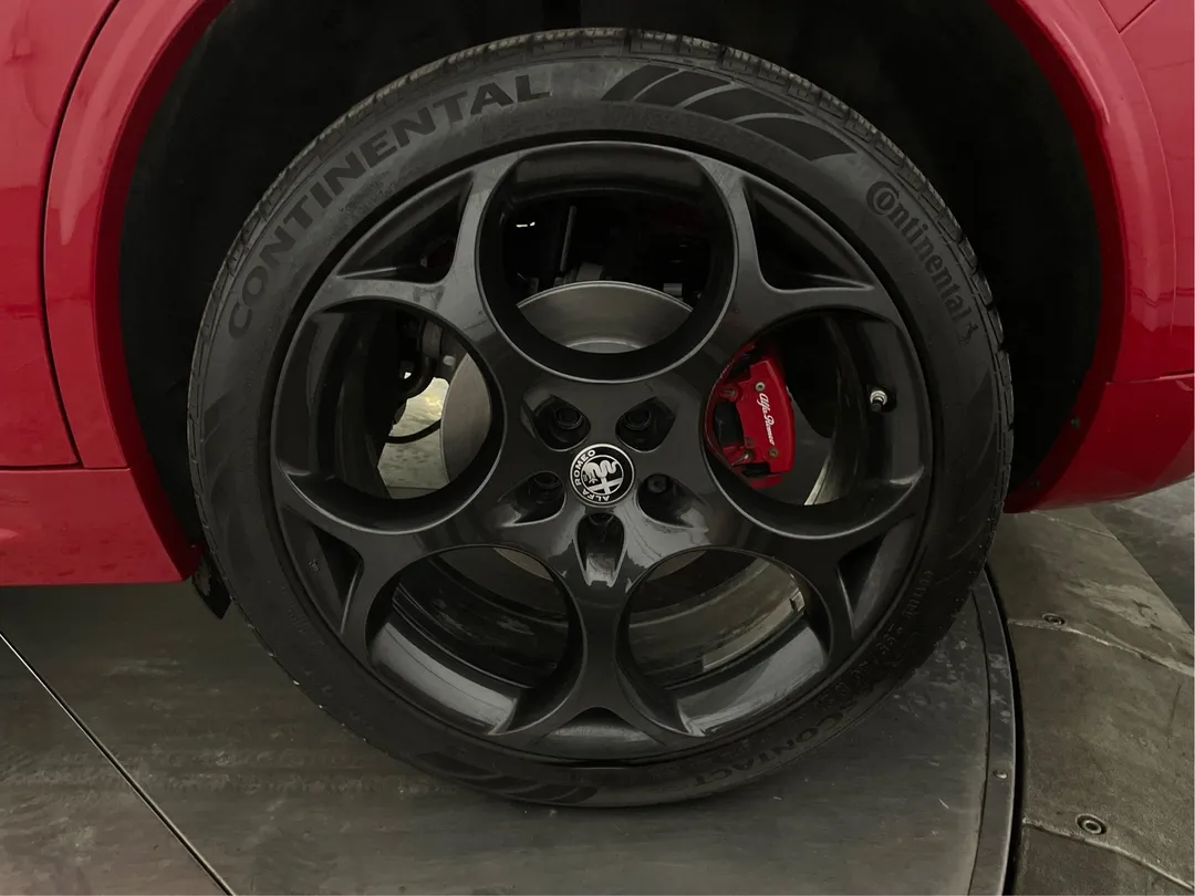 2023 Alfa Romeo Stelvio — photo 6
