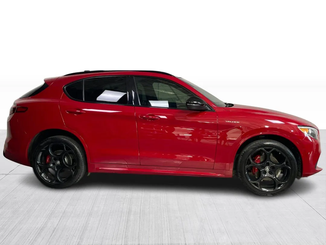 2023 Alfa Romeo Stelvio — photo 2