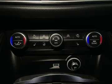 2023 Alfa Romeo Stelvio - image 25