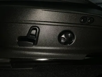 2023 Alfa Romeo Stelvio - image 20