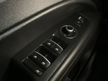 2023 Alfa Romeo Stelvio - image 28