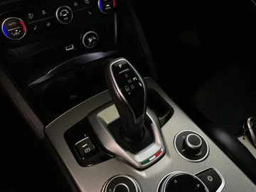 2023 Alfa Romeo Stelvio - image 32