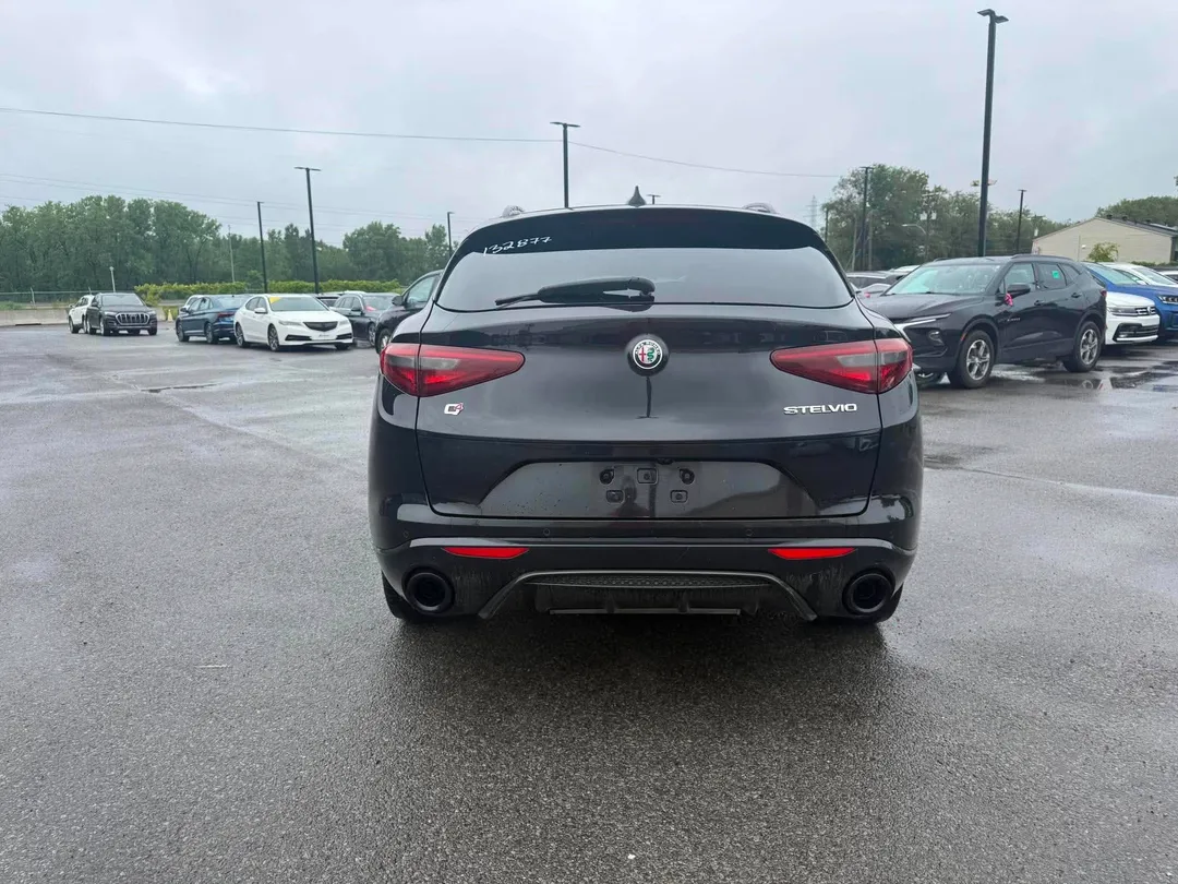 2021 Alfa Romeo Stelvio — photo 4