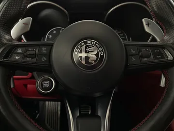 2021 Alfa Romeo Stelvio - image 19