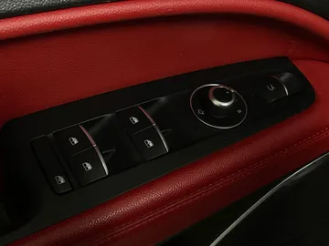 2021 Alfa Romeo Stelvio - image 24