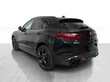 2021 Alfa Romeo Stelvio - image 12