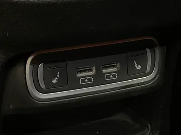 2021 Alfa Romeo Stelvio - image 23