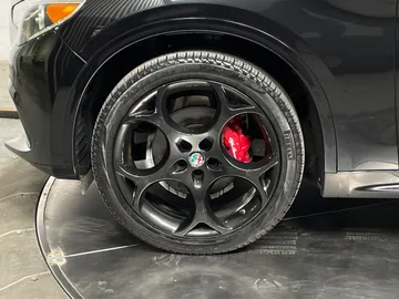 2021 Alfa Romeo Stelvio - image 7
