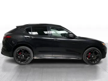 2021 Alfa Romeo Stelvio - image 2