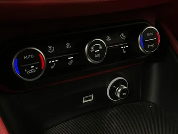2021 Alfa Romeo Stelvio - image 30
