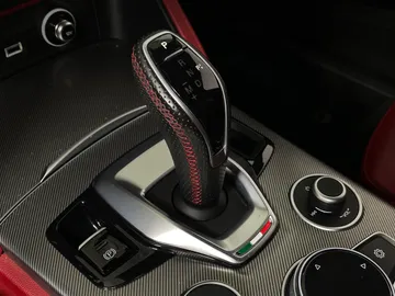 2021 Alfa Romeo Stelvio - image 31