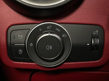 2021 Alfa Romeo Stelvio - image 18