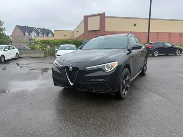 2021 Alfa Romeo Stelvio - image 3