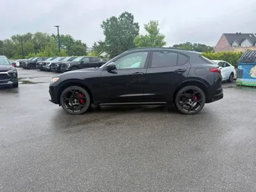 2021 Alfa Romeo Stelvio - image 6