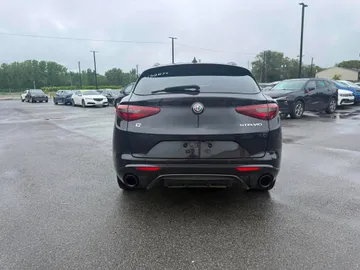 2021 Alfa Romeo Stelvio - image 4