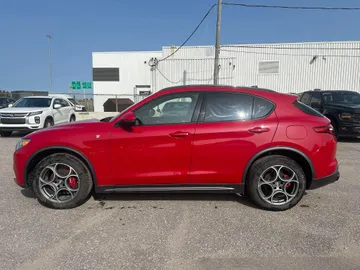 2022 Alfa Romeo Stelvio - image 6