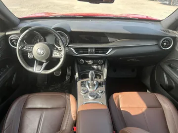 2022 Alfa Romeo Stelvio - image 7