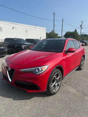 2022 Alfa Romeo Stelvio - image 3