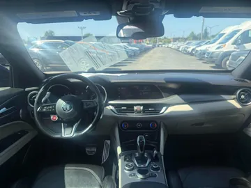 2021 Alfa Romeo Stelvio - image 9