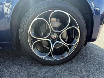 2021 Alfa Romeo Stelvio - image 7